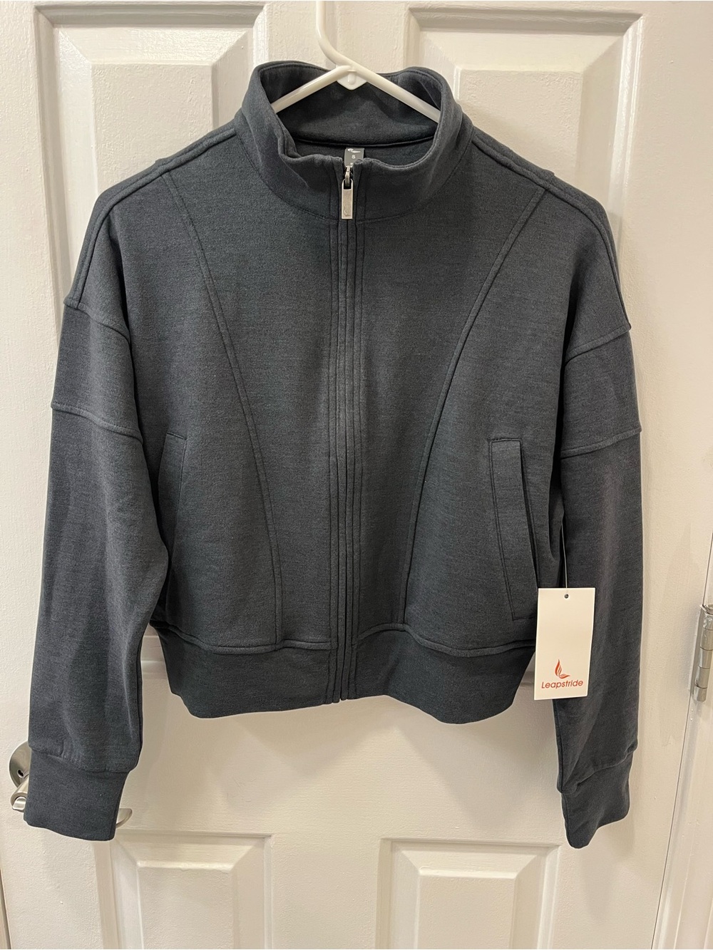 Leapstride SOFT Black Heather Small Cropped Performance Jacket